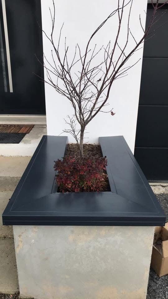 Jardinière habillée d'aluminium façonné sur mesure