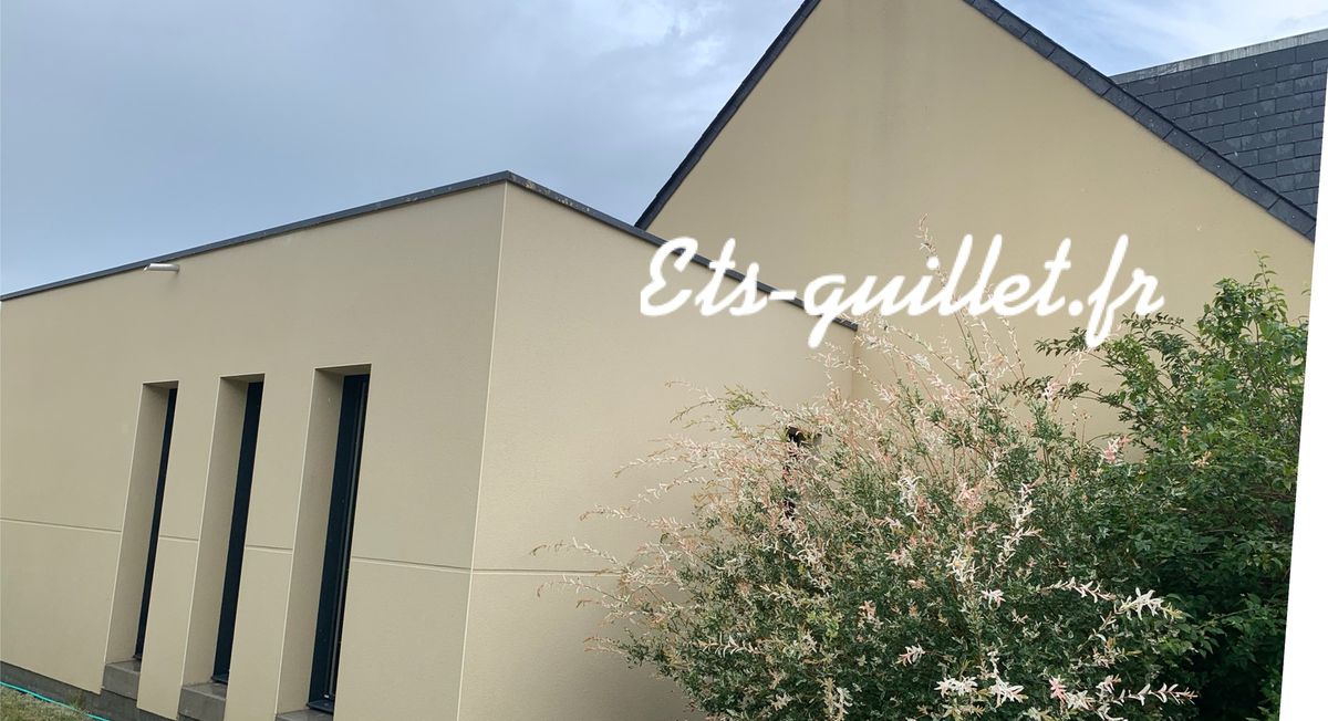 La même façade après nettoyage, enduit uniformément propre