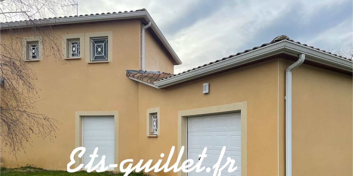 Le même bâtiment après réfection de la toiture et de la zinguerie